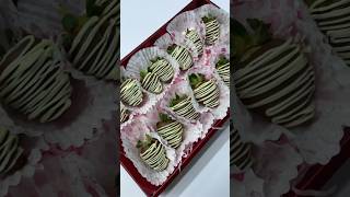 Chocolate covered strawberries dessert dessertrecipe decemberholidays [upl. by Anahsat]