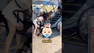 kasih sayang seorang ibu membawa bayi lucunya di mall🥺♥️ [upl. by Kassia]