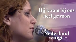 Hij kwam bij ons heel gewoon  Nederland Zingt [upl. by Acinot170]