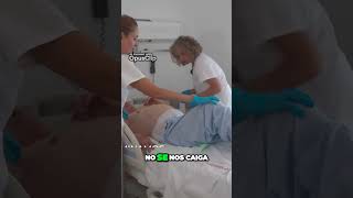 🛌 Cuidado de Pacientes Encamados Truco para Mover a un Paciente sin Problemas 🤔 [upl. by Ayr705]