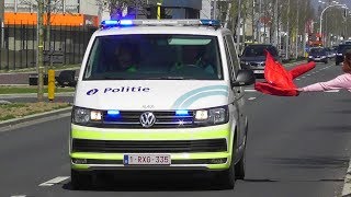 Vrouw slaat expres met jas naar politiebusje Antwerpen [upl. by Hadias930]