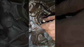 👉How to Check Input shaft leakage in very easy way shorts [upl. by Sammy59]