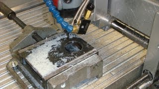 Stahlbearbeitung CNC Fräse  Fräsmaschine fräst Passung in Stahl  Router milling steel [upl. by Cirdla]