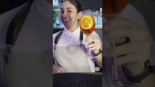 shorts 🍊Como Preparar Aperol Spritz  Cocktail Italiano bartender cocktail [upl. by Delp531]