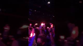 fans hold flashlights and sing along during Runaway♡ [upl. by Tessi]