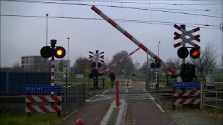 Spoorwegovergang Harderwijk  Dutch railroad crossing [upl. by Coriss]