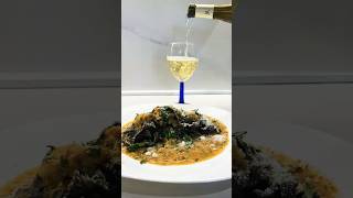 Pasta di semola saltata in vino bianco aglioprezzemolo e burro servito in un ricco brodo di cozze [upl. by Lieno212]