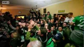 16042012 FÜ Greuther Fürth Spieler feiern mit den Fans [upl. by Shulins728]