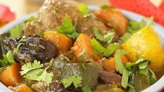 Recette  Tajine de poulet aux citrons confits et pruneaux [upl. by Ameehsat846]