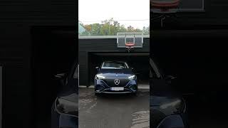 HJÆÆLP MercedesEQ EQE SUV parkerer selv [upl. by Nekciv356]