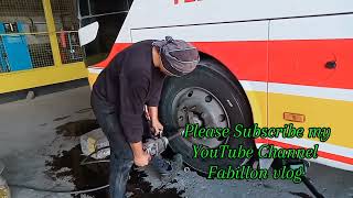 change oil Mona si buddy ko changeoil highlights subscribe [upl. by Irat189]