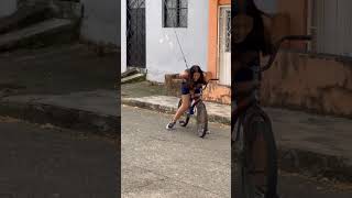 Broma😛la🚲fantástica 😄 funny humor youtube comedy [upl. by Llewxam]