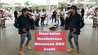 Haacaaluu hundeessaa oromo music on stage simannaa ABO irratti sep 152018 [upl. by Eimar]