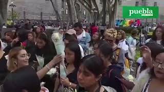 Poblanas rinden homenaje póstumo a Liam Payne en el zócalo de la ciudad [upl. by Yhcir]