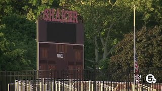 Students wait in long lines to get in Shaker Heights High School new security [upl. by Gerty]