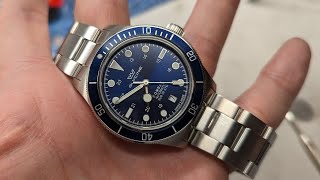 Glycine Combat Sub 39 Blue  Brush finishing the high polished on the center links [upl. by Towrey48]