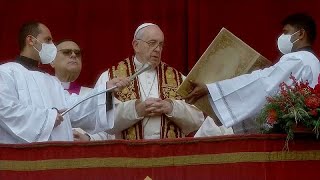 Amore e speranza negli auguri di Papa Francesco quotDio è con noiquot [upl. by Grearson]