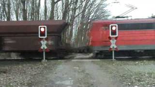 German Railroad Crossing action at BreyelGermany and ore train DB schenker [upl. by Leaper462]