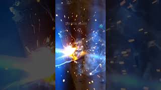 tricks on how welders work with thin metal stickwelding weldingtricks weld weldingthinmetal [upl. by Leen]