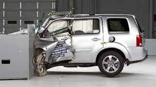 2014 Honda Pilot driverside small overlap IIHS crash test [upl. by Panter]