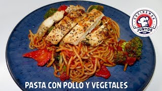 Pasta con pollo y vegetales  Receta facil [upl. by Yelsel29]