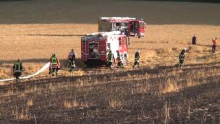 Mähdrescher setzt Weizenfeld in Brand [upl. by Aleihs]