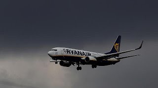 Cancellazioni Ryanair quotmeno di 400000 viaggiatori interessatiquot  economy [upl. by Stefa]