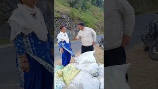 Sanu tedi tedi takdi tun 😂🤣 trending himachali couple funny reel [upl. by Sutherlan396]