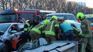 Vier gewonden na kettingbotsing A15 Spijkenisse [upl. by Annaesor]