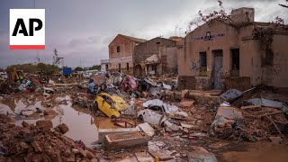 Volunteers join cleanup efforts in Valencia Spain after deadly floods [upl. by Hoehne422]