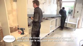 Installer une cuisine et un plan de travail  Vidéo bricolage  GAMMA [upl. by Aneekahs618]