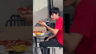 El chore salado comiendo pizza en el starbucks 😂😂  ALFREDO VALENZUELA teamalfredovalenzuela [upl. by Fauver]