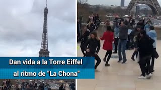 Mexicanos bailan quotLa Chonaquot frente a la Torre Eiffel [upl. by Eynaffit]