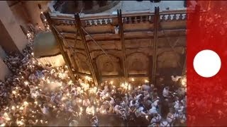 Höhepunkt des orthodoxen Karsamstags Heiliges Feuer in Jerusalem entzündet [upl. by Chansoo]