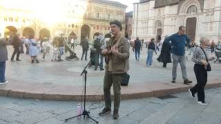 L italiano  Francesco santaniello  Bologna Piazza Maggiore 2192024 [upl. by Alikahs820]