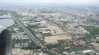 Landing at Jakarta SoekarnoHatta Airport CGK Singapore Airlines [upl. by Aihtela]