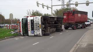 Vrachtwagen gekanteld Europaweg Groningen [upl. by Anyr]