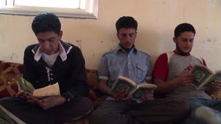 Syrian rebels observe Muslim fasting month of Ramadan [upl. by Iot]