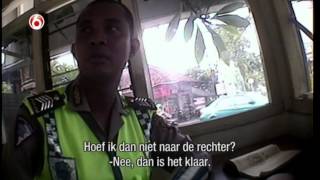 Opgelicht door de politie op Bali 20 dollar maar wel 4 bier  Oplichters in het buitenland [upl. by Khalil]