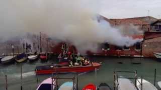 Incendio a Murano  Isola del vetro  Pompieri in azione [upl. by Ylehsa]