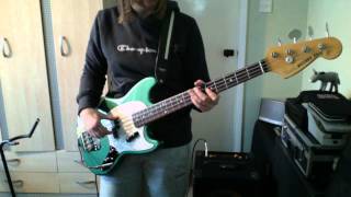 Fender Mustang Bass Vs Squier Mustang Bass  A Comparison [upl. by Kauffmann]