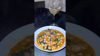 Traditional Spanish Recipe Potaje de garbanzos con espinacas [upl. by Lovato]