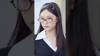 Haerin and Hanni with glasses 👓 👓 newjeans kpop haerin hanni glasses slay ate pretty model [upl. by Baal]