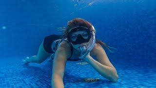 Sitting on the bottom of the pool diving and snorkeling 🤿 in the pool with a weight belt weight [upl. by Tullusus]