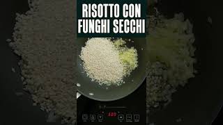 RISOTTO CON FUNGHI SECCHI risotto funghi funghisecchi porcini shorts ricetta [upl. by Hardan]