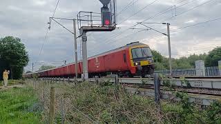 class 325s passing through winwick Junction on the Royal mail train in Royal mail livery subscribe [upl. by Teddie930]