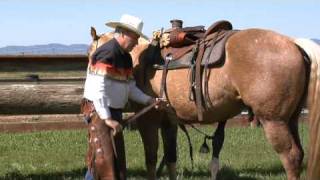 How to Western Saddle a Horse  The Right Way For The Horse [upl. by Vanda]