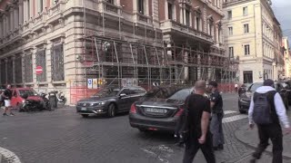 Mario Draghi entra a Palazzo Chigi per lincontro con Giorgia Meloni [upl. by Larner]