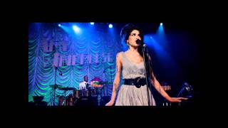 Love Is A Losing Game live in Belfast 2006  Amy Winehouse Acoustic [upl. by Ymas832]