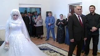 Mariage controversé en Russie [upl. by Clemence]